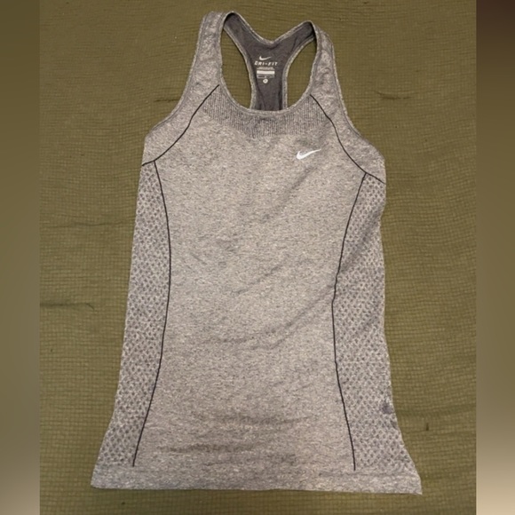 Nike Women’s Workout Tank Top - Picture 1 of 1